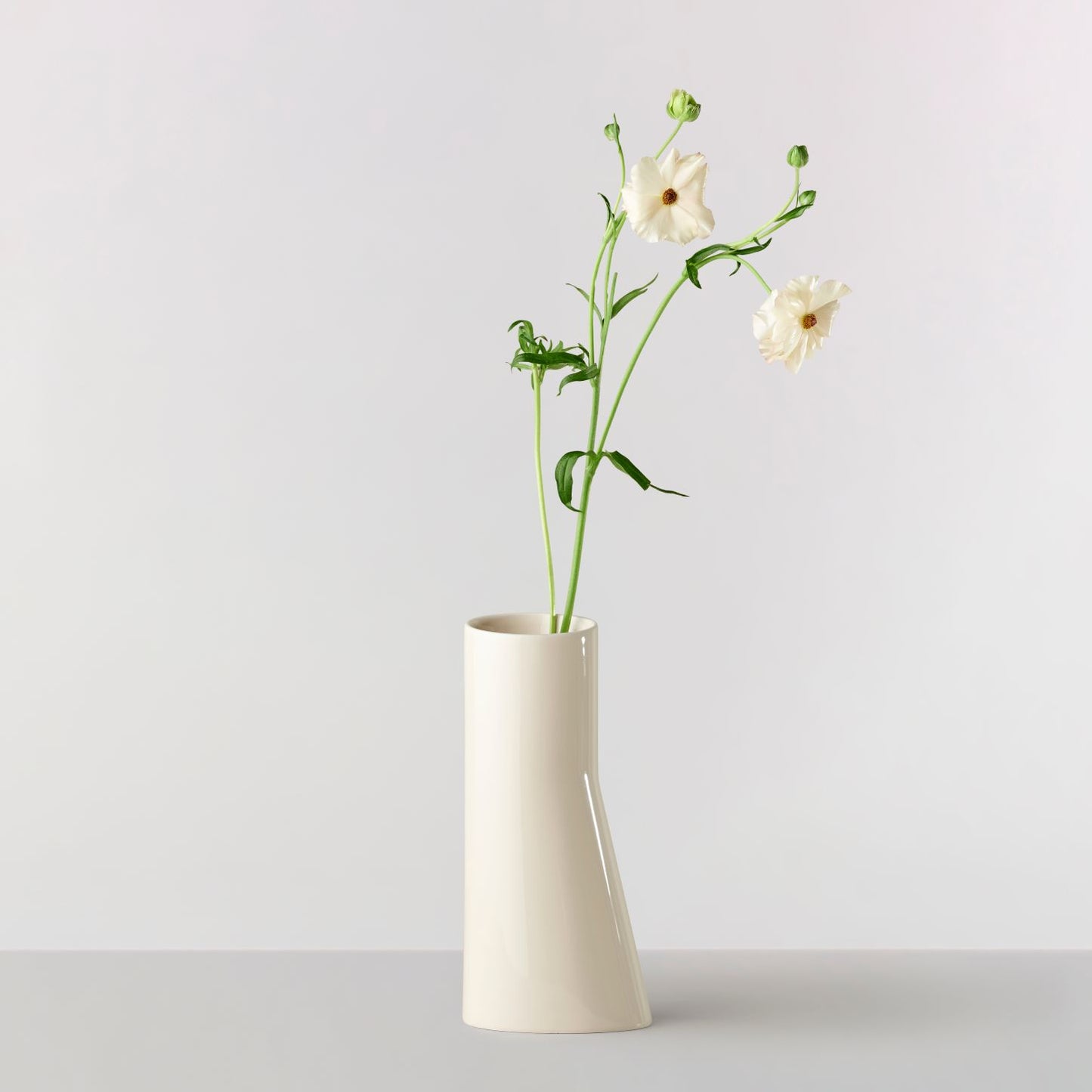 Oval Vase Tall no. 67 - Vanilla